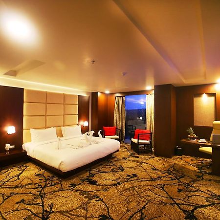 Vijan Mahal Hotel จาบัลปูร์ ภายนอก รูปภาพ