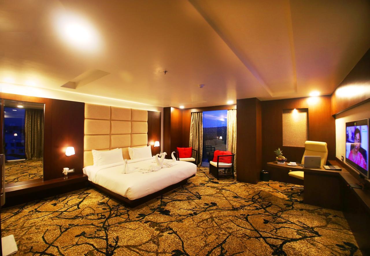 Vijan Mahal Hotel จาบัลปูร์ ภายนอก รูปภาพ
