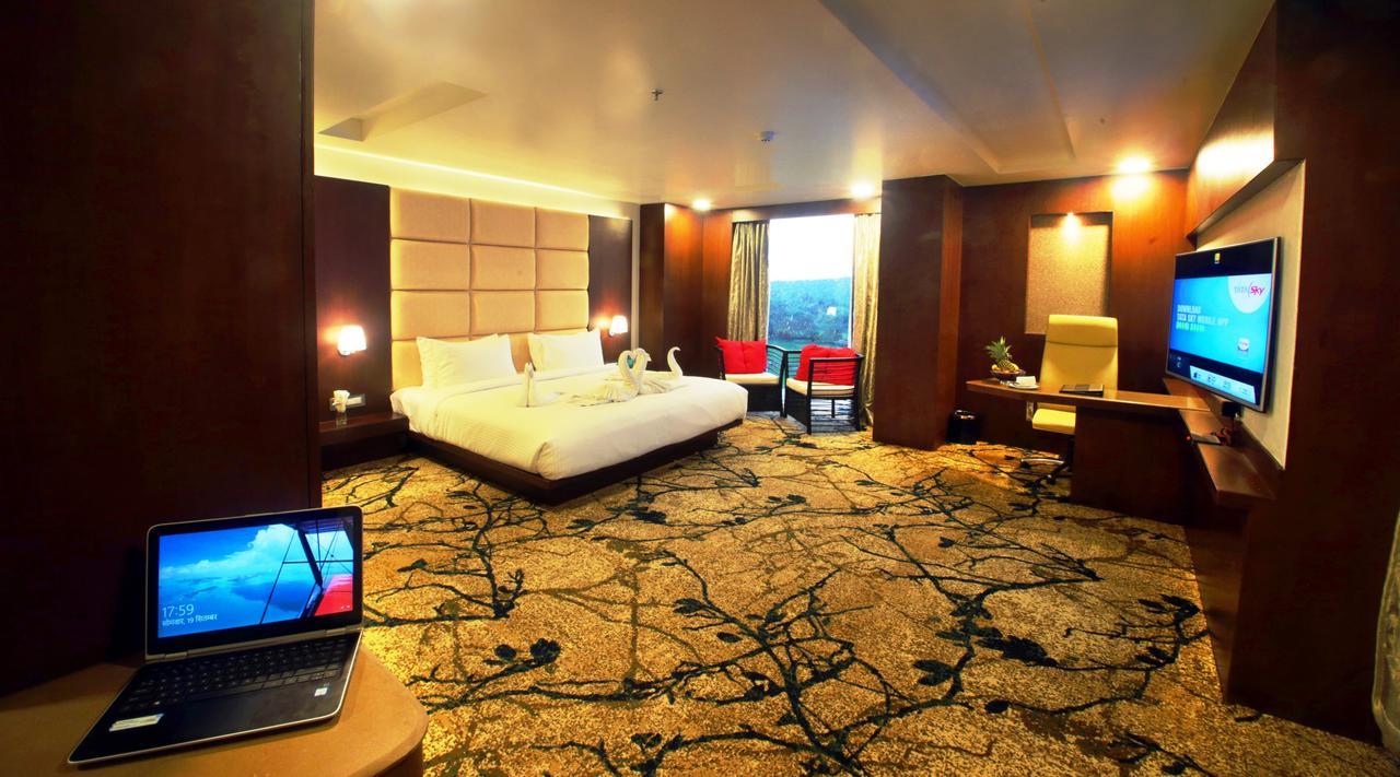 Vijan Mahal Hotel จาบัลปูร์ ภายนอก รูปภาพ