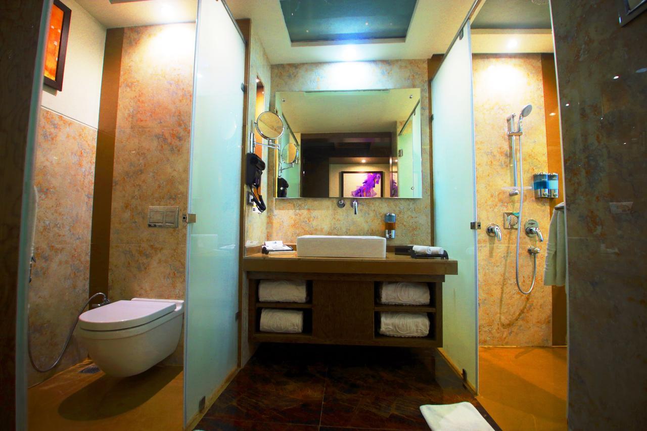 Vijan Mahal Hotel จาบัลปูร์ ภายนอก รูปภาพ