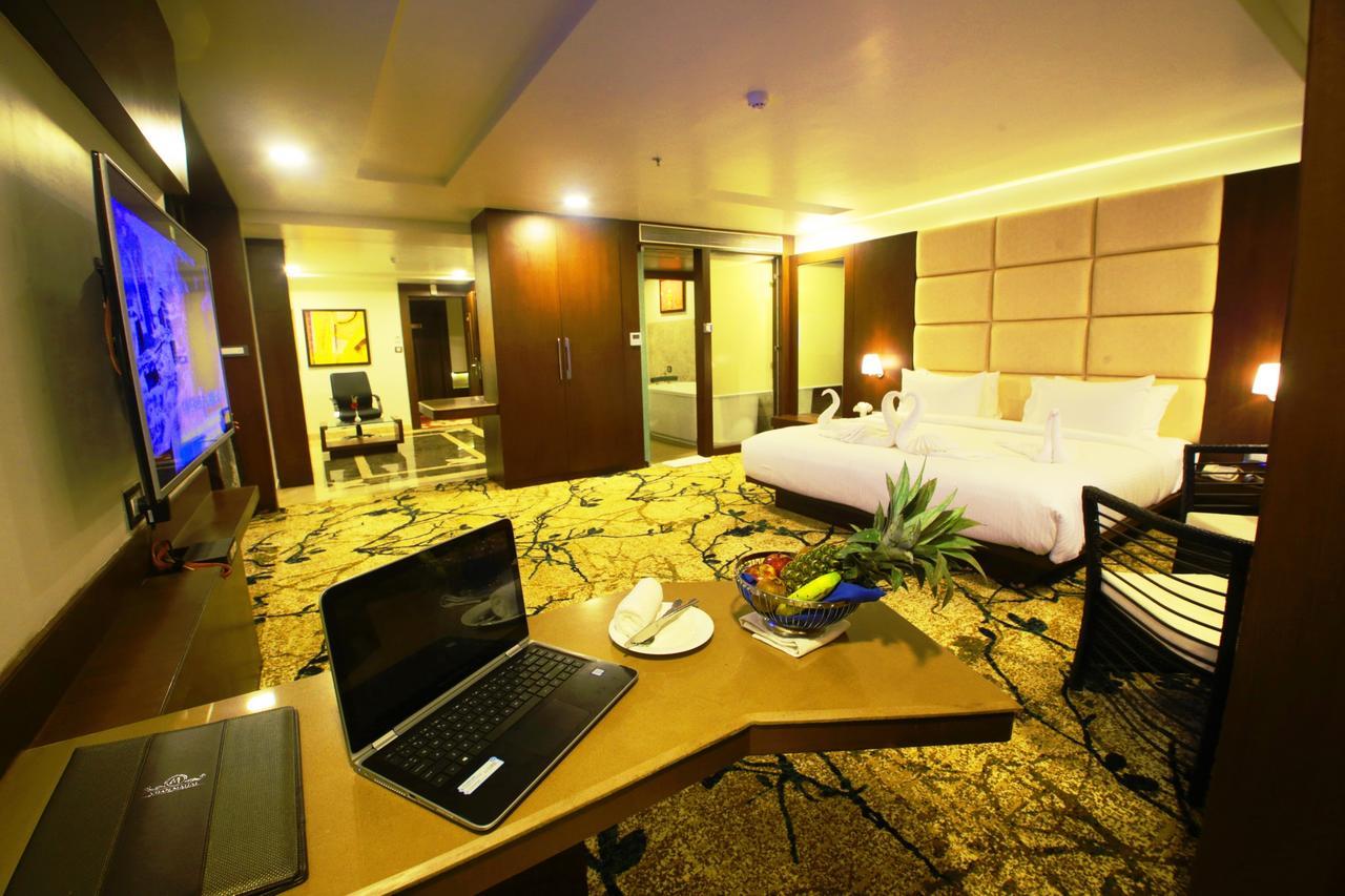 Vijan Mahal Hotel จาบัลปูร์ ภายนอก รูปภาพ