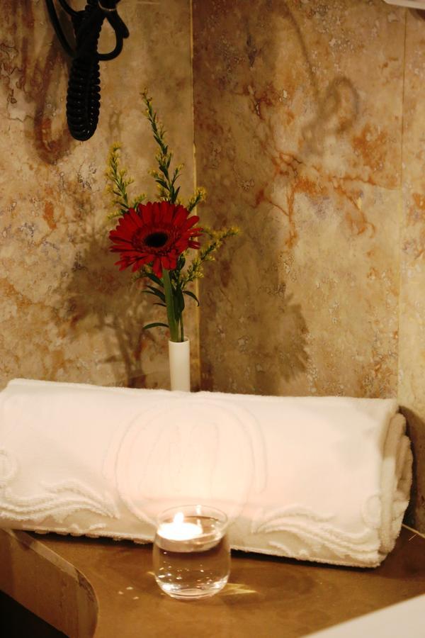 Vijan Mahal Hotel จาบัลปูร์ ภายนอก รูปภาพ