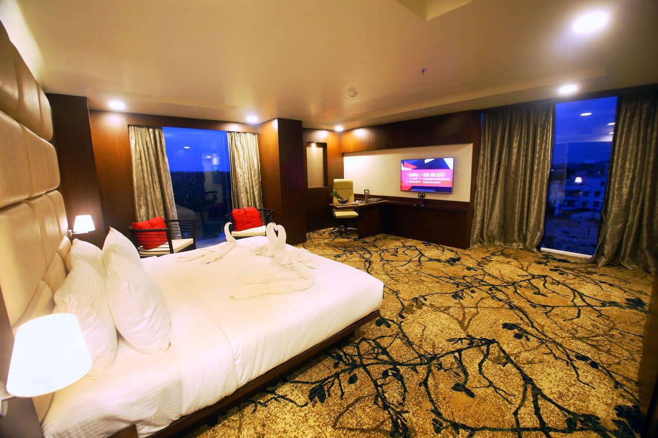 Vijan Mahal Hotel จาบัลปูร์ ภายนอก รูปภาพ